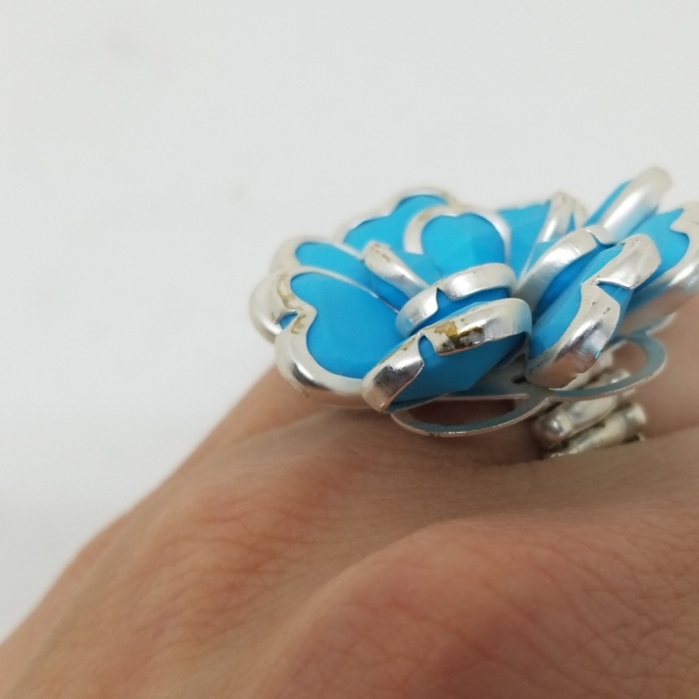 Handcrafted Floral statement ring - Picture 5 of 5